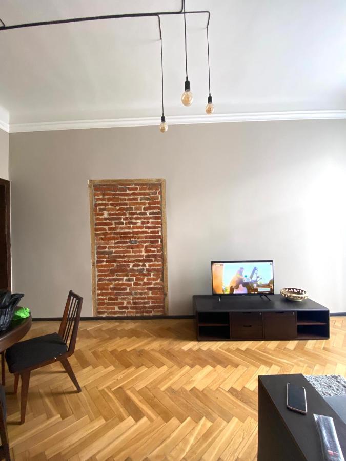 Центр На Вулиці Проспект Шевченка 12 Навпроти Макдональса З Балконом Apartment Lviv Ngoại thất bức ảnh