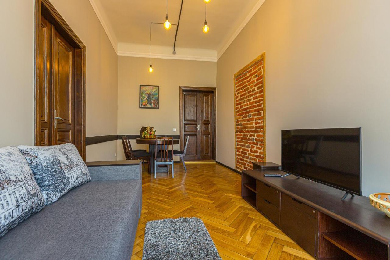 Центр На Вулиці Проспект Шевченка 12 Навпроти Макдональса З Балконом Apartment Lviv Ngoại thất bức ảnh