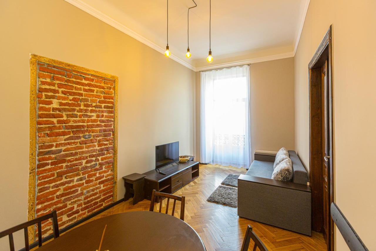 Центр На Вулиці Проспект Шевченка 12 Навпроти Макдональса З Балконом Apartment Lviv Ngoại thất bức ảnh