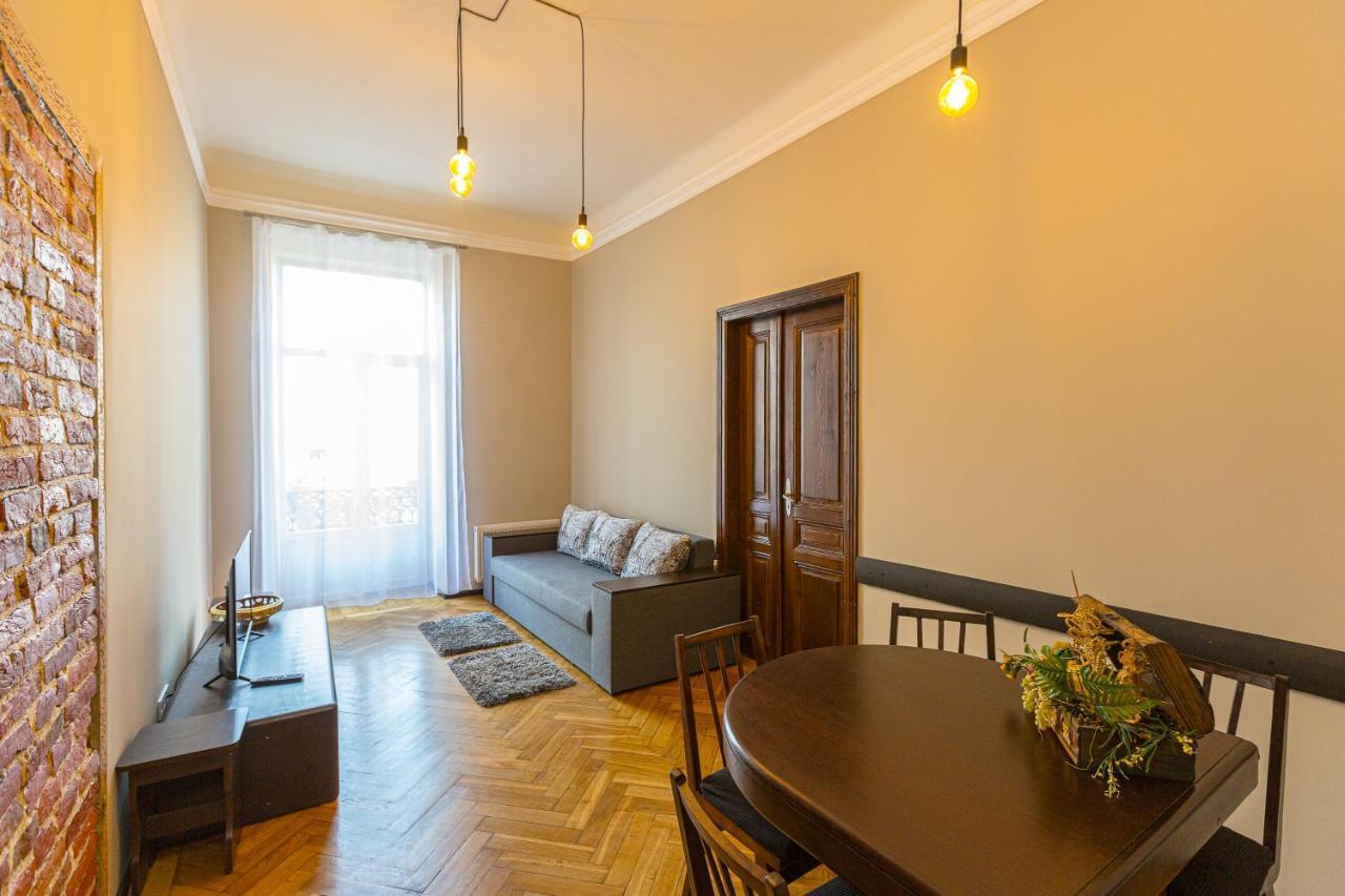 Центр На Вулиці Проспект Шевченка 12 Навпроти Макдональса З Балконом Apartment Lviv Ngoại thất bức ảnh