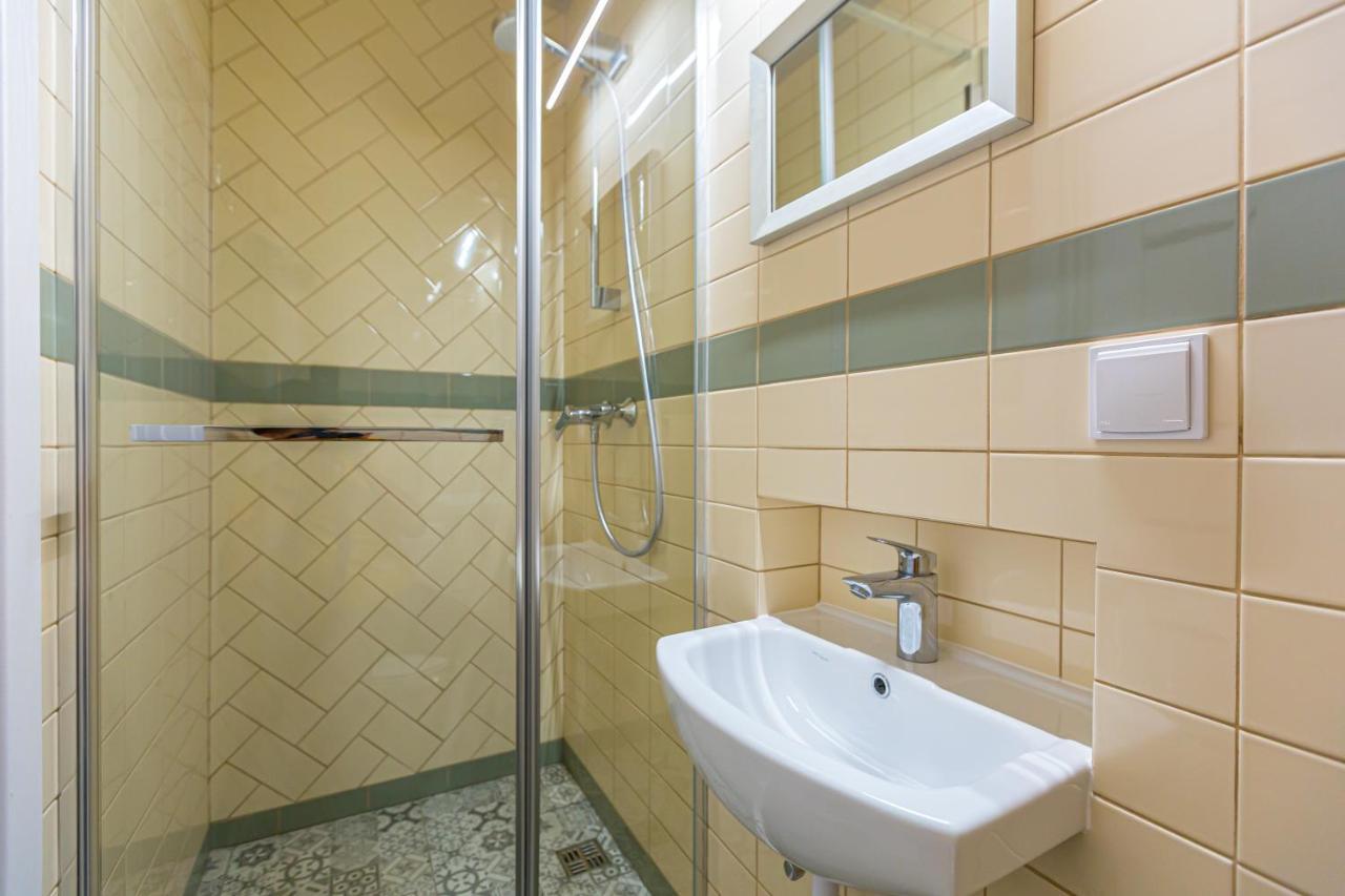 Центр На Вулиці Проспект Шевченка 12 Навпроти Макдональса З Балконом Apartment Lviv Ngoại thất bức ảnh