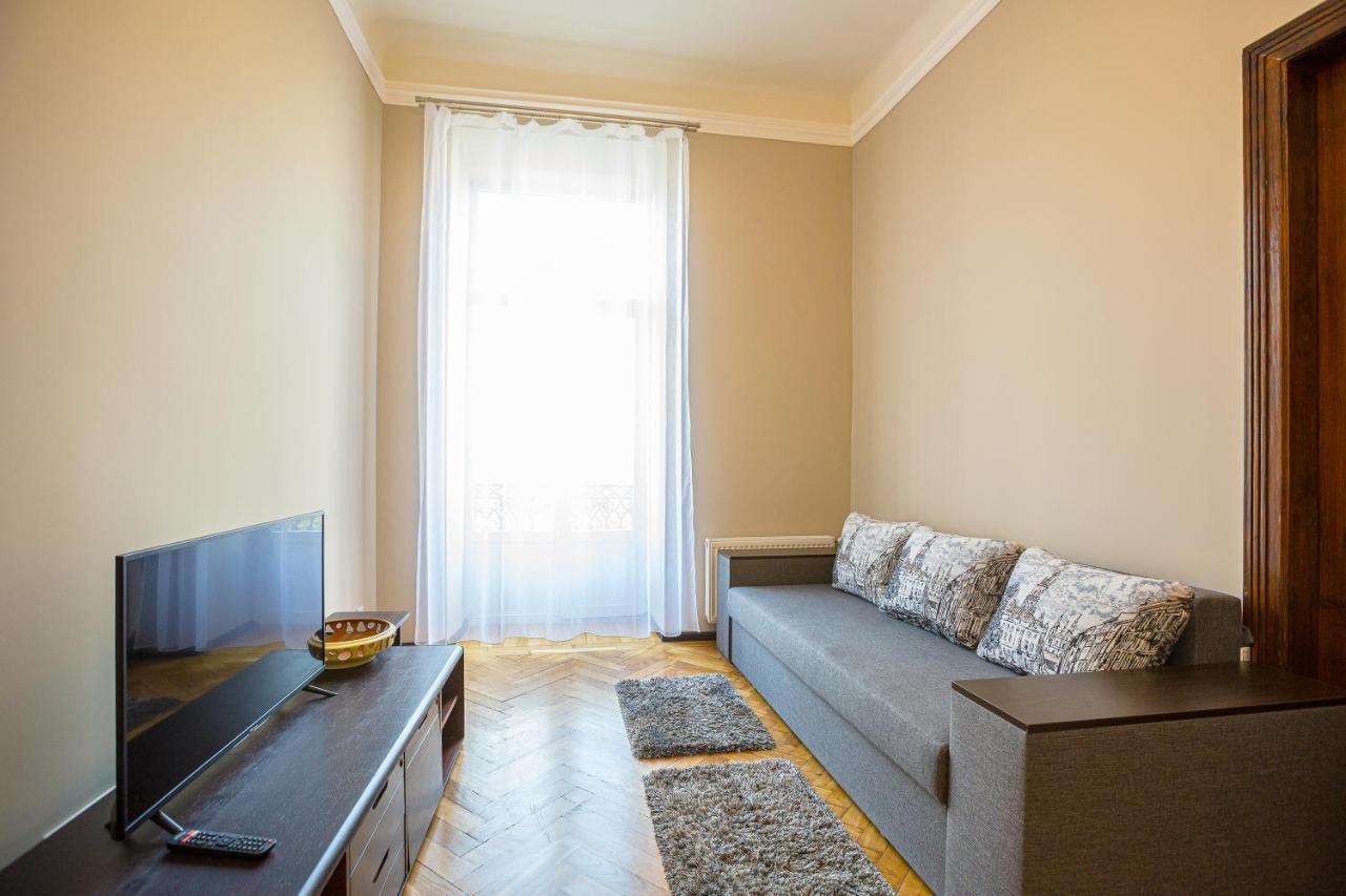 Центр На Вулиці Проспект Шевченка 12 Навпроти Макдональса З Балконом Apartment Lviv Ngoại thất bức ảnh