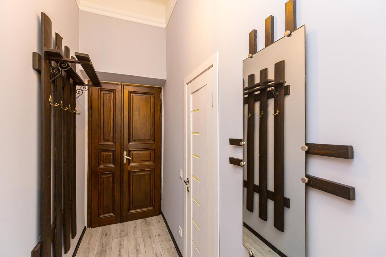 Центр На Вулиці Проспект Шевченка 12 Навпроти Макдональса З Балконом Apartment Lviv Ngoại thất bức ảnh