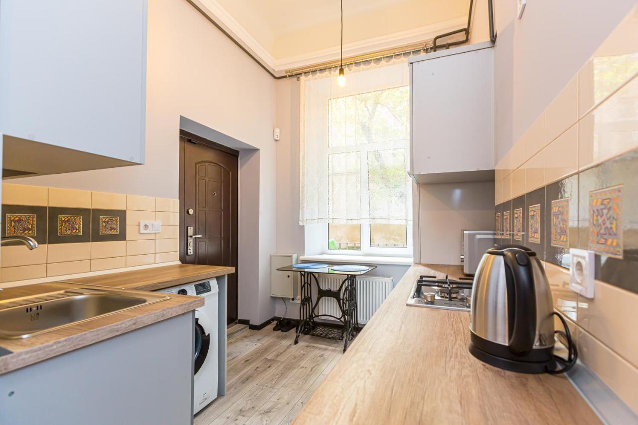 Центр На Вулиці Проспект Шевченка 12 Навпроти Макдональса З Балконом Apartment Lviv Ngoại thất bức ảnh
