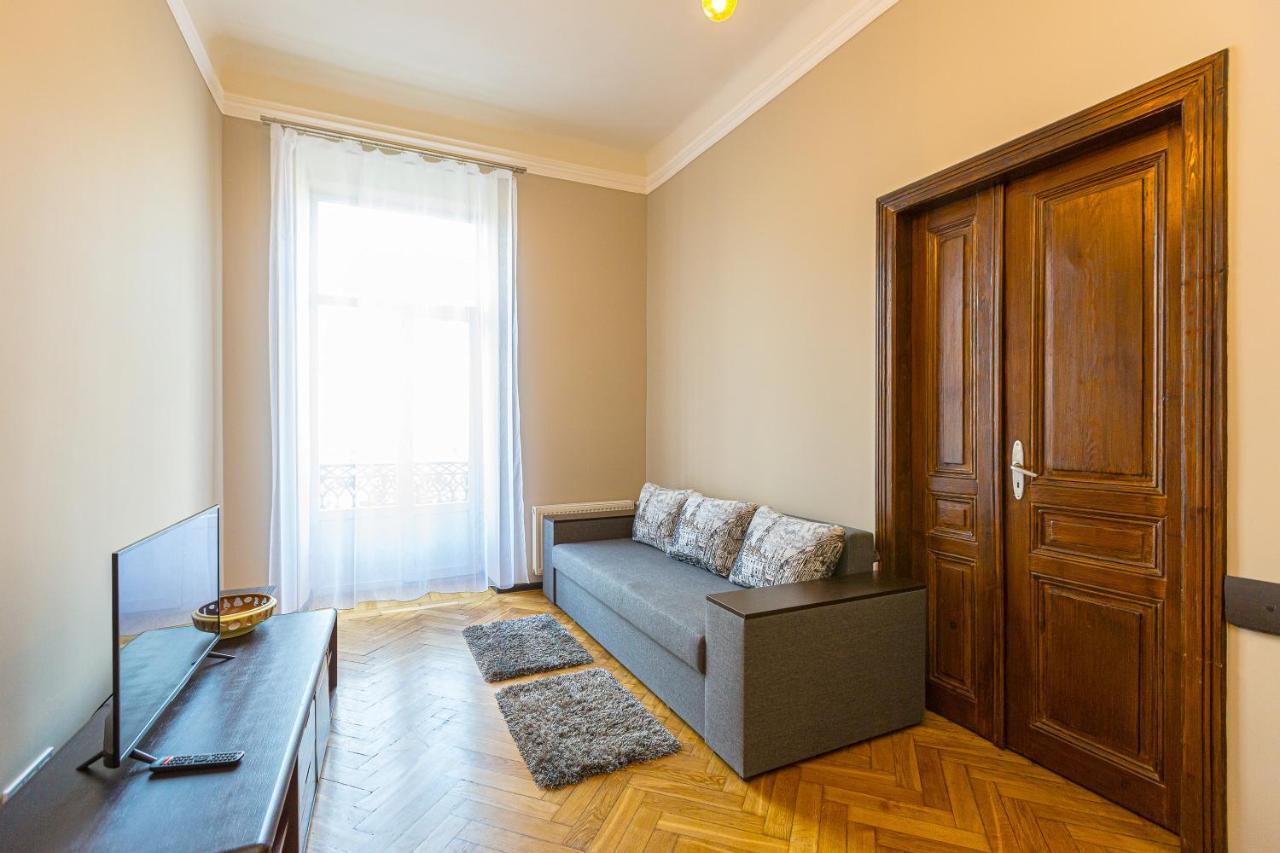 Центр На Вулиці Проспект Шевченка 12 Навпроти Макдональса З Балконом Apartment Lviv Ngoại thất bức ảnh